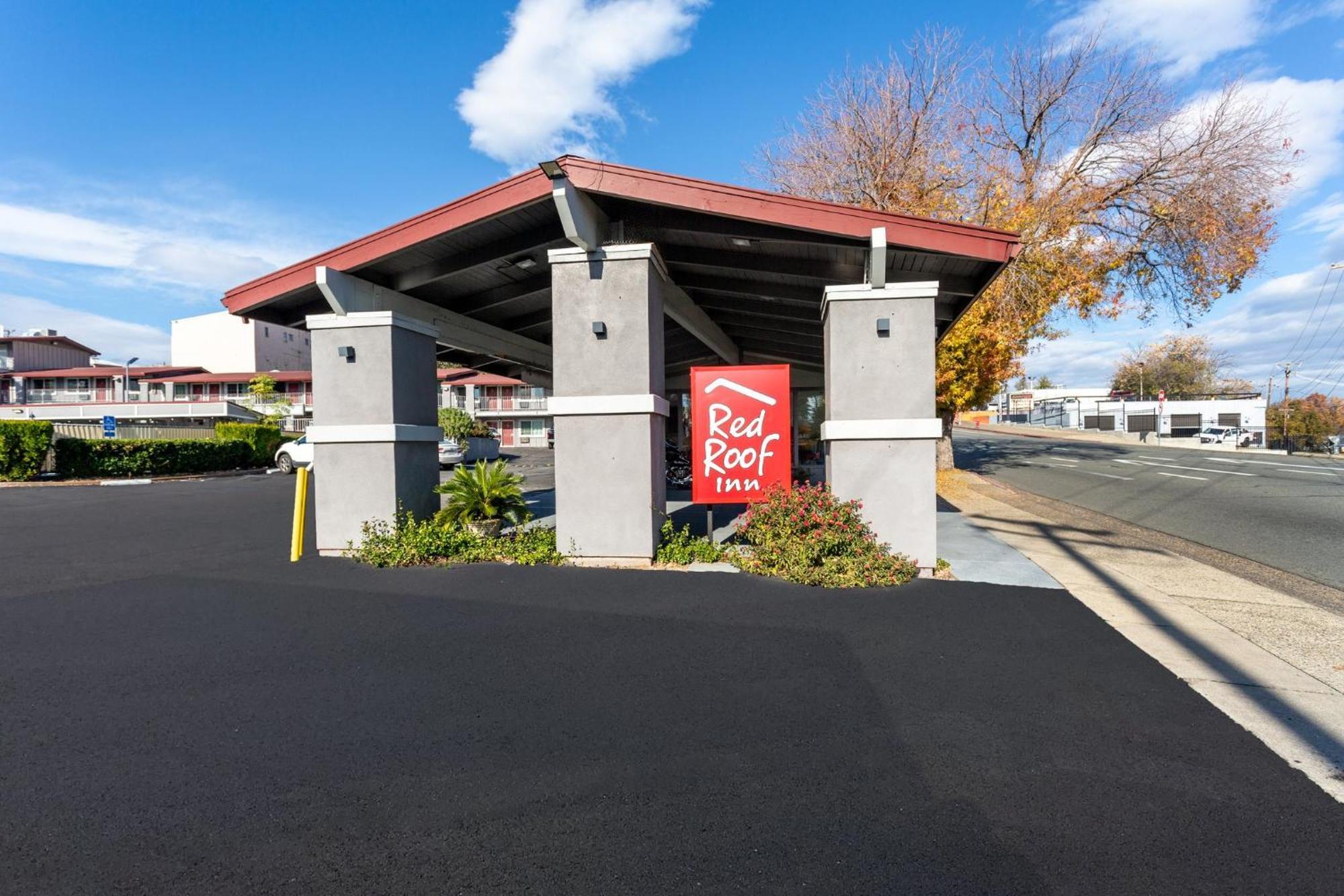 Red Roof Inn Redding Exteriör bild
