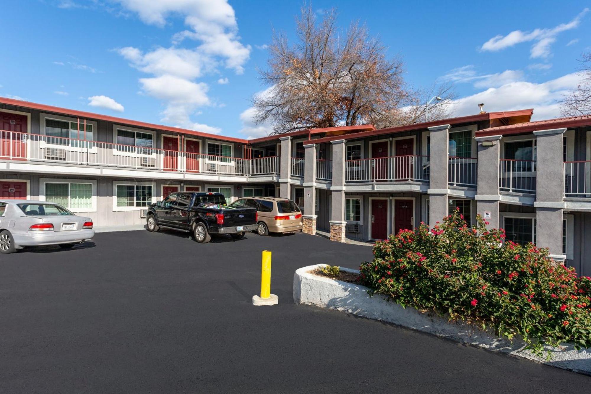 Red Roof Inn Redding Exteriör bild